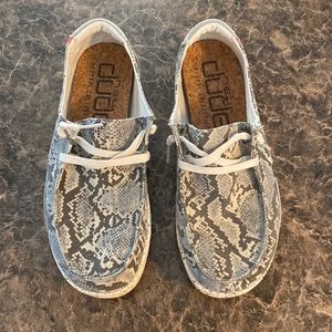 Womens Hey Dudes size 7